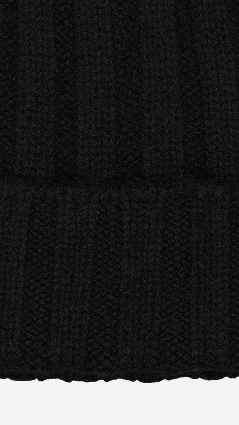 Zoom tissu du bonnet Olympe en cachemire noir de la Maison Gabriel Paris
