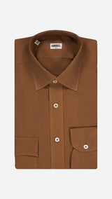 Chemise Diego en popeline de coton lavée coloris marron - photographiée pliée vue de haut - Collection Printemps Ete 2026 - Maison Gabriel Paris