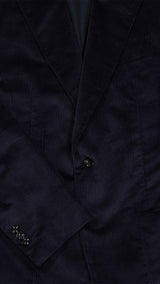 La veste du costume droit Maximilien en velours côtelé bleu nuit - zoom tissu extérieur - Collection Automne Hiver 2025 par Maison Gabriel Paris