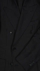 Détail tissu de la veste du costume croisé Titouan en lin irlandais coloris noir - photographiée de face - Collection Printemps Été 2025 par Maison Gabriel Paris