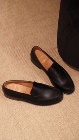 Les mocassins 180 en cuir veau grainé noir, collaboration J.M. Weston x Gabriel de la Maison Gabriel Paris - vue de dessus.