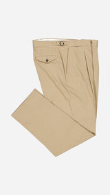 Le Pantalon chino Léo coloris mastic en coton japonais - vue à plat - Collection AH 2025 - Maison Gabriel Paris