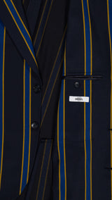 Détail tissu du Rowing blazer droit Winston en laine et coton bleu nuit à rayures bleu roi et jaune - photographié à l'intérieur - Collection Printemps Été 2026 - Maison Gabriel Paris