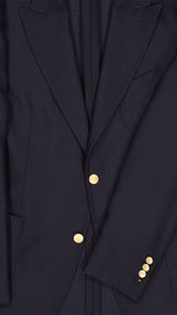 Détails du blazer Ripley en laine natté bleu marine de la collection Plein Soleil, vue face, de la Maison Gabriel Paris