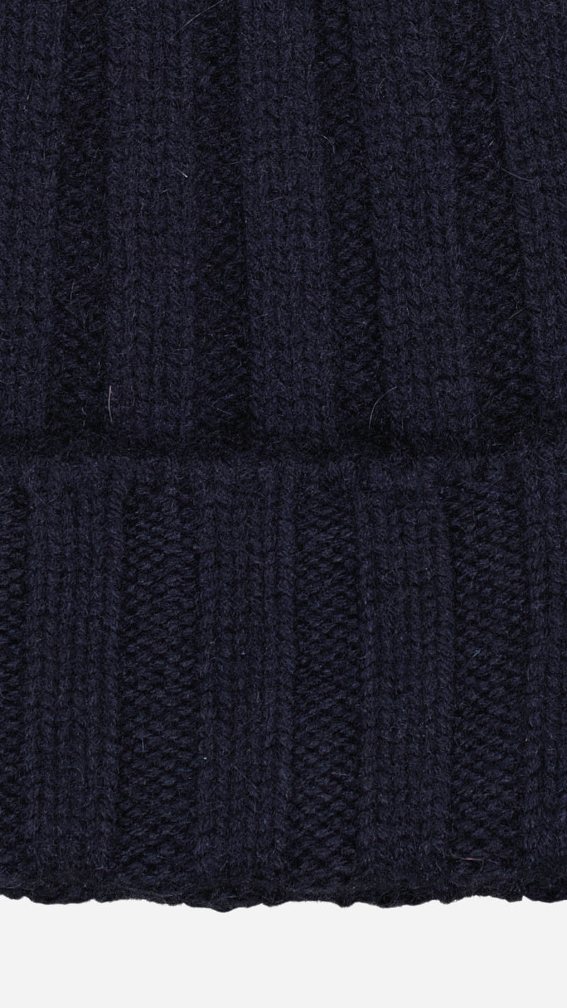 Zoom tissu du bonnet Olympe en cachemire bleu marine de la Maison Gabriel Paris