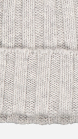 Zoom tissu du bonnet Olympe en cachemire gris souris de la Maison Gabriel Paris