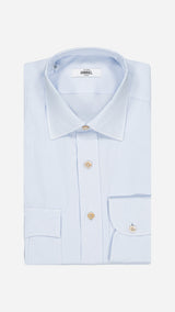 Chemise Diego : la popeline de coton lavée coloris bleu ciel - photographiée pliée vue de haut - Collection Printemps Ete 2026 - Maison Gabriel Paris