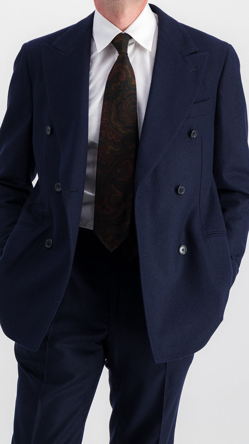 Costume croisé André en flanelle bleu marine par Maison Gabriel Paris, collection André Malraux 3/4 porté face