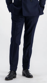 Costume croisé André en flanelle bleu marine par Maison Gabriel Paris, collection André Malraux porté pantalon face