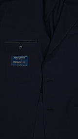 Détail tissu de la veste du costume droit Stefano en fresco bleu marine - photographié à l'intérieur - Collection Printemps Été 2026  - Maison Gabriel Paris