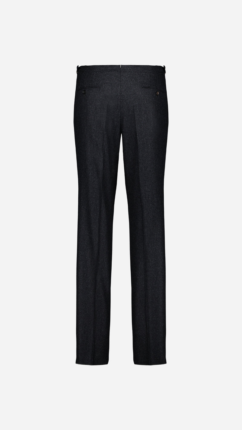 Le pantalon du costume croisé Constant en flanelle de laine gris anthracite de la Maison Gabriel Paris - vue ghost dos