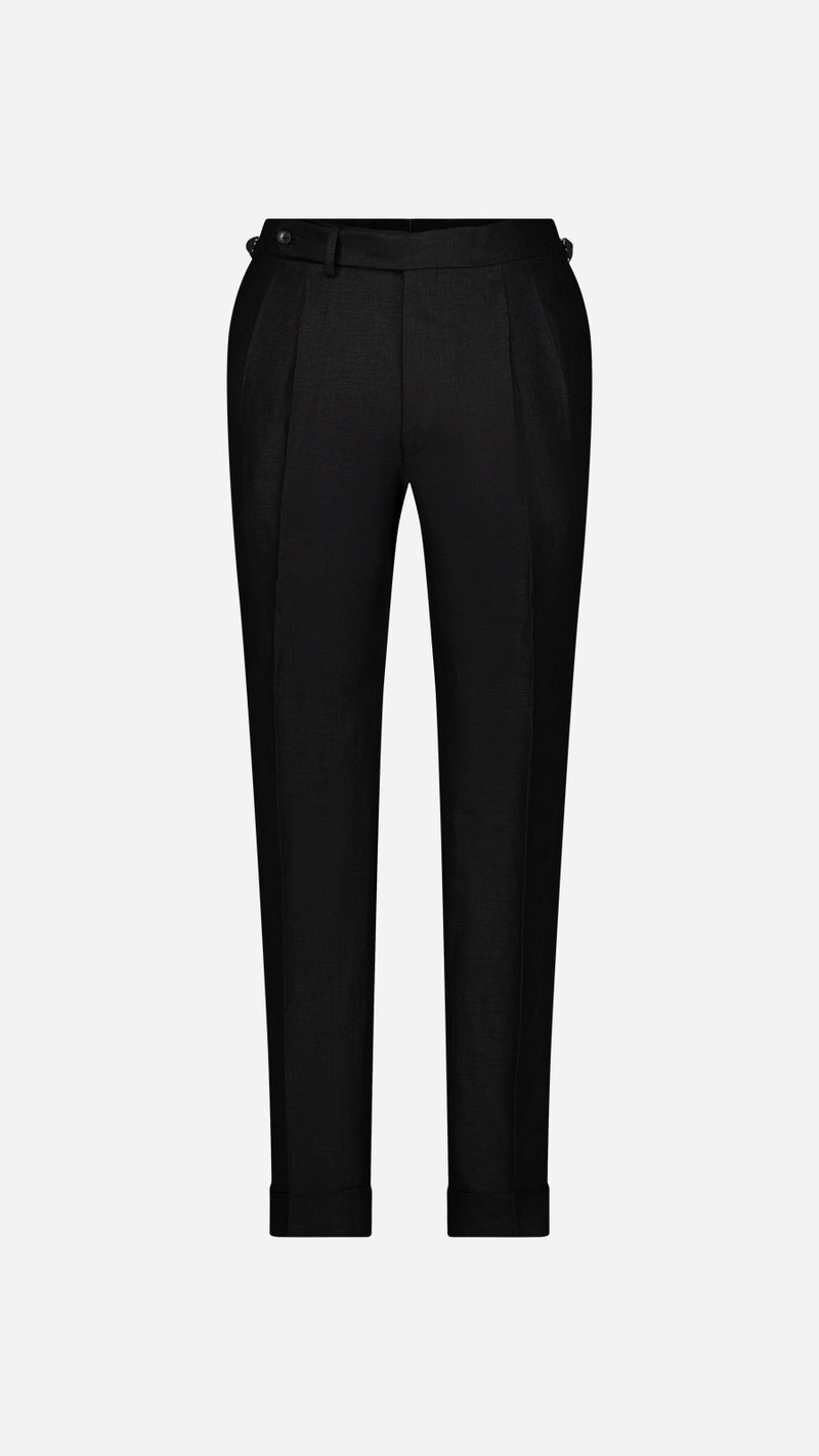 Le pantalon du costume croisé Titouan en lin irlandais coloris noir - photographié en ghost vue de face - Collection Printemps Été 2025 par Maison Gabriel Paris