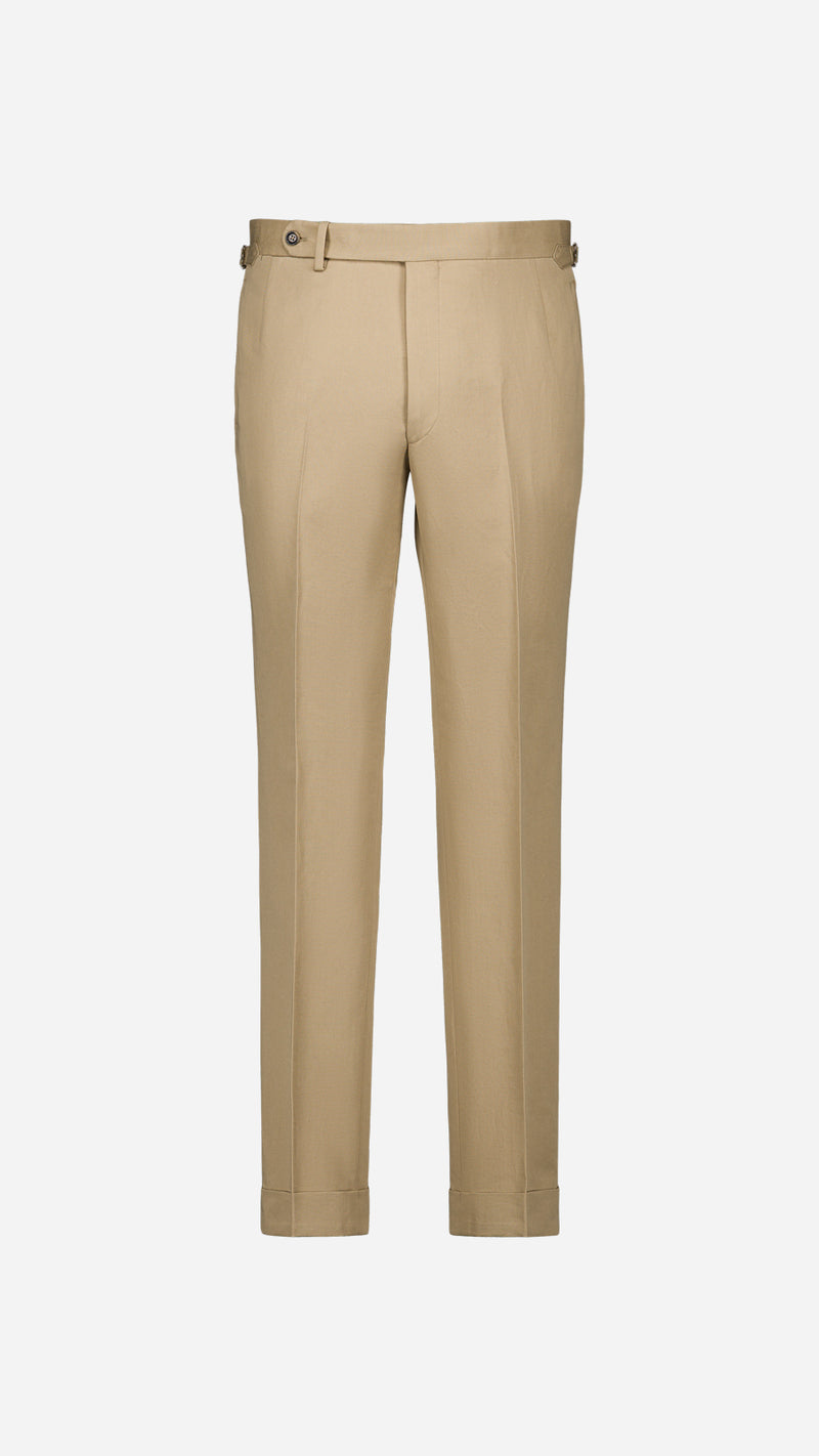 Le pantalon du costume droit Raphel en lin et coton coloris mastic - photographié en ghost vue de face - Collection Printemps Été 2025 par Maison Gabriel 