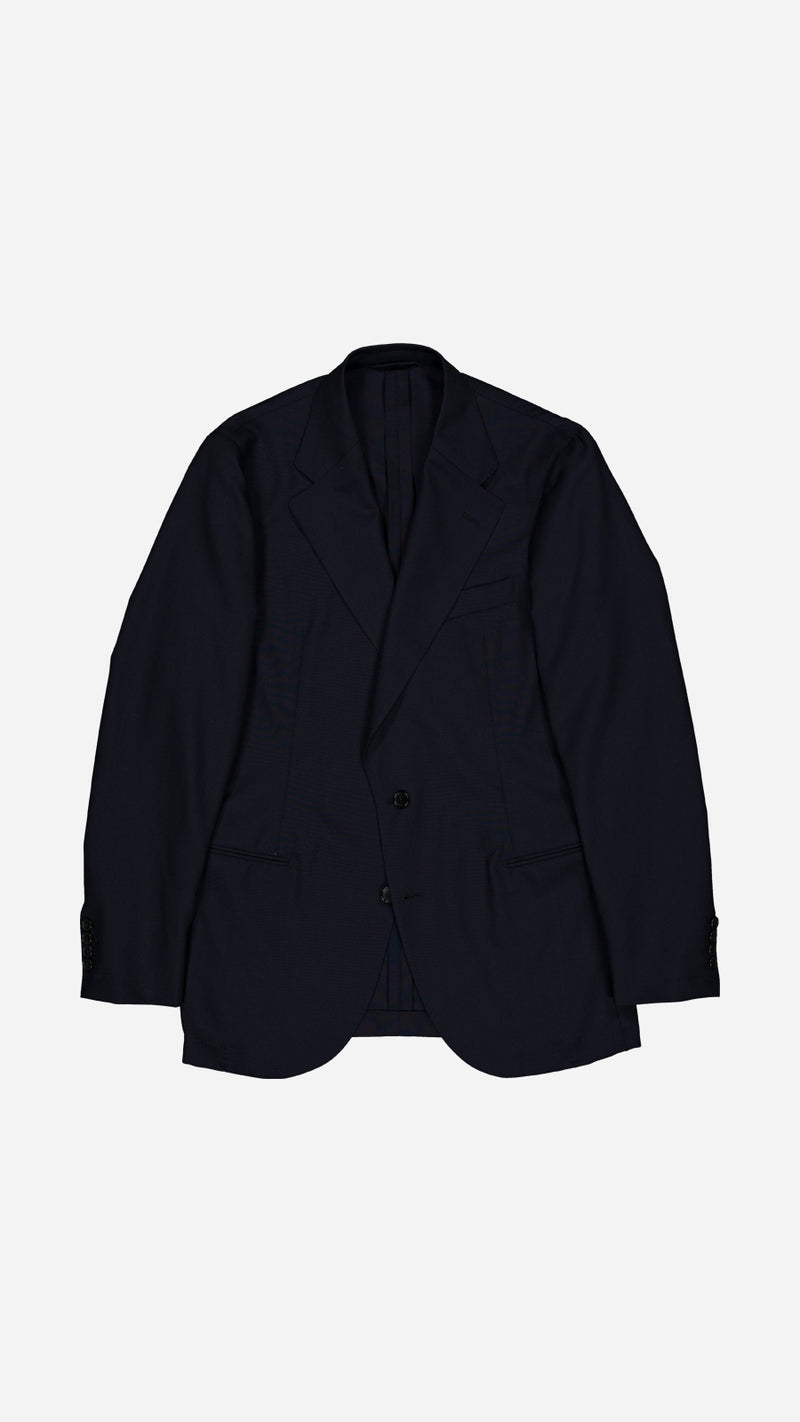 La veste du costume droit Stéphane en fresco bleu nuit, photographiée à plat et vue de haut, de la Maison Gabriel Paris
