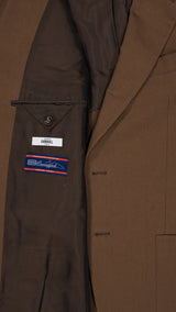 Détail tissu de la veste du costume droit Vittorio en lin et coton coloris marron - photographié à l'intérieur - Collection Printemps Été 2026  - Maison Gabriel Paris