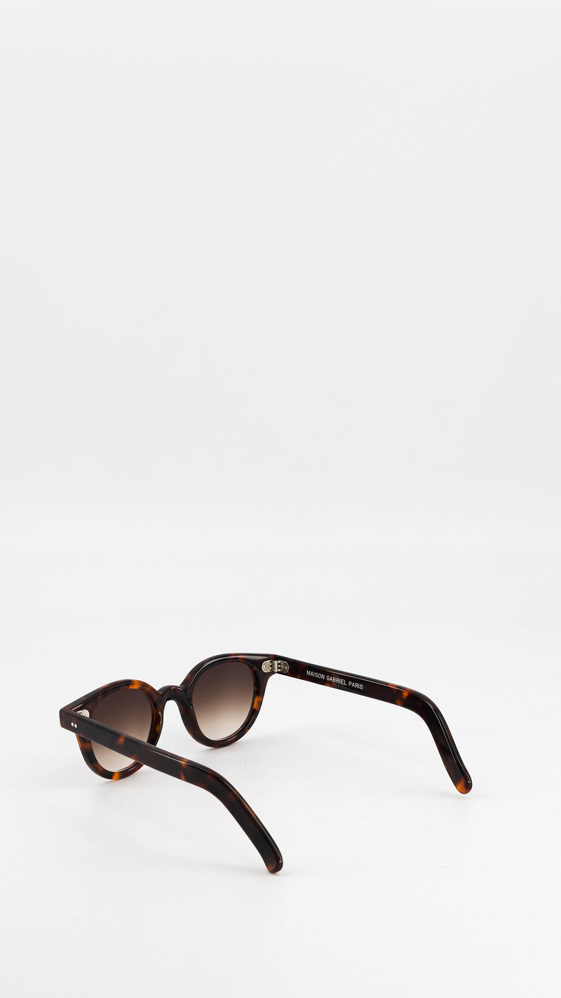 Les lunettes Vincent en acétate marron jaspé verres solaires dégradés, coloris marron, de la collection André Malraux par Maison Gabriel Paris