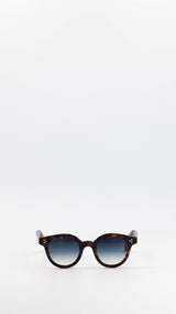 Les lunettes Vincent en acétate marron jaspé verres solaires dégradés, coloris bleu gris, de la collection André Malraux par Maison Gabriel Paris