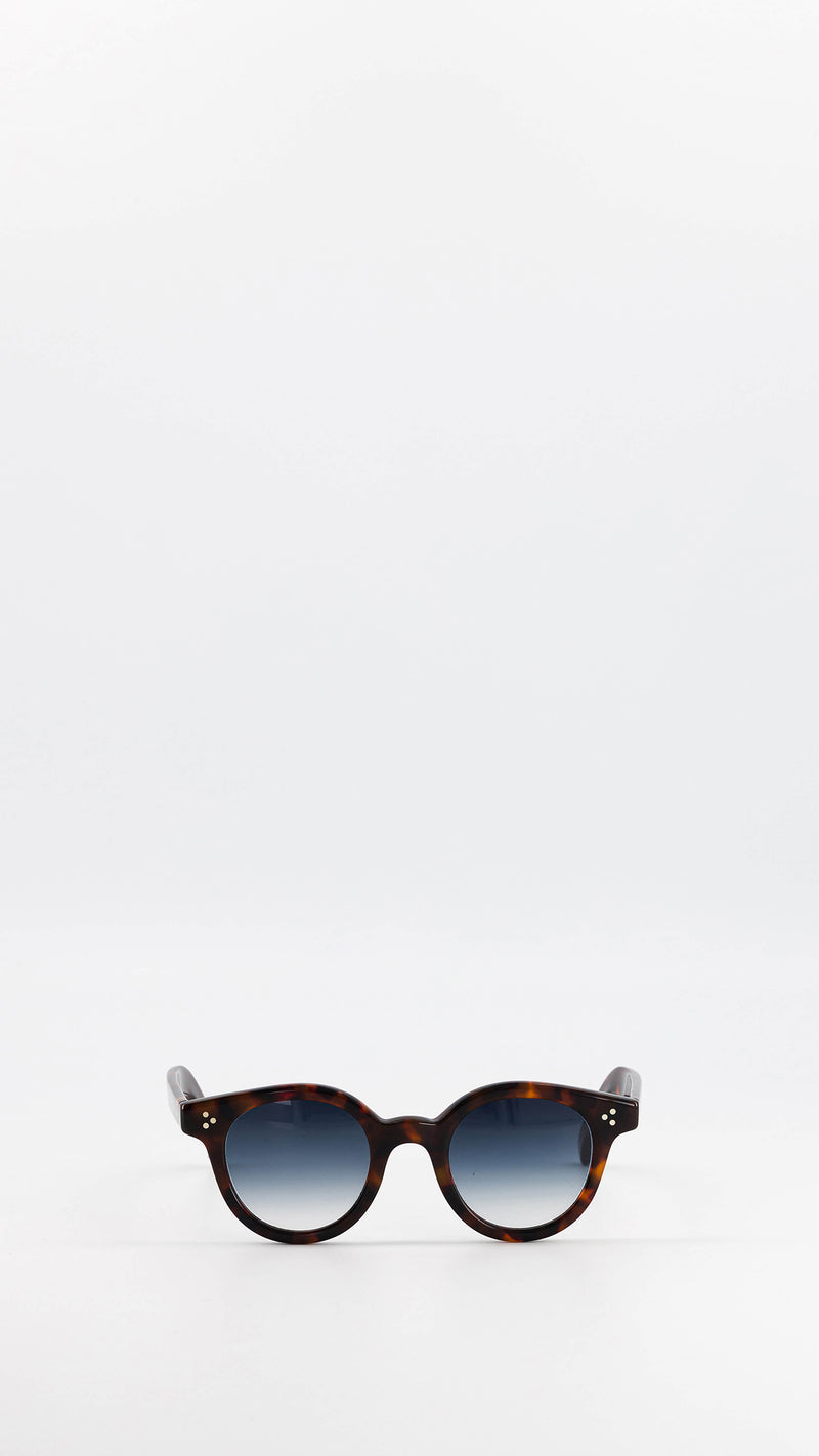 Les lunettes Vincent en acétate marron jaspé verres solaires dégradés, coloris bleu gris, de la collection André Malraux par Maison Gabriel Paris