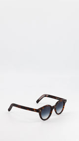 Les lunettes Vincent en acétate marron jaspé verres solaires dégradés, coloris bleu gris, de la collection André Malraux par Maison Gabriel Paris