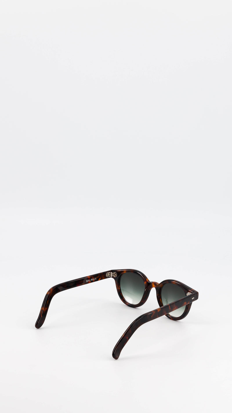 Les lunettes Vincent en acétate marron jaspé verres solaires dégradés, coloris vert, de la collection André Malraux par Maison Gabriel Paris