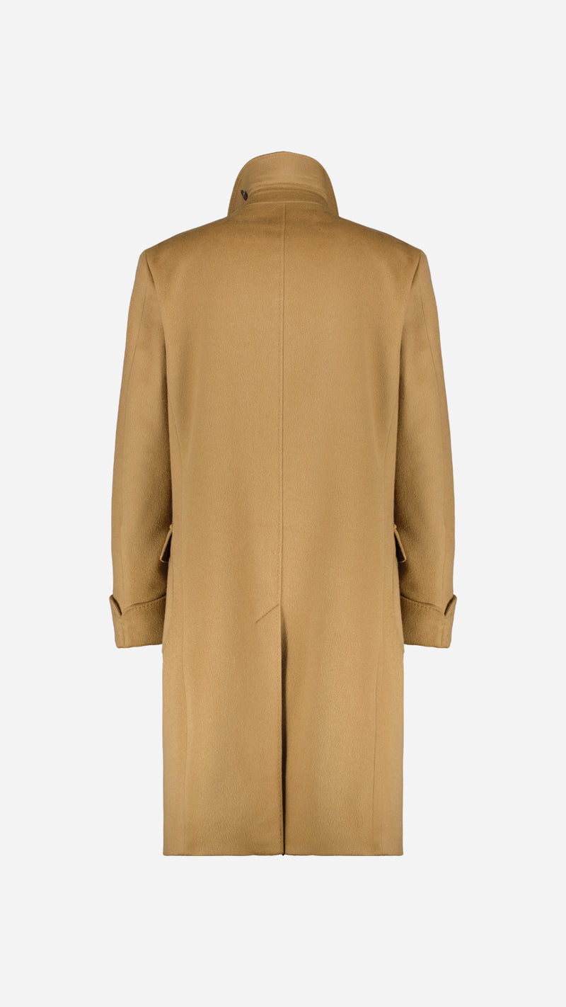 Le manteau Alexandre en laine et cachemire couleur camel - vue de dos - de la Maison Gabriel Paris