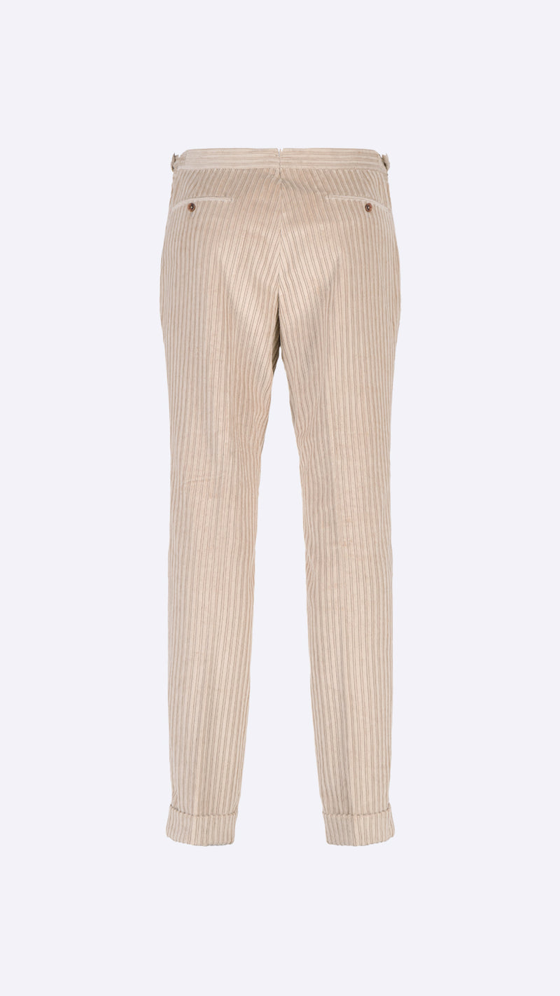 Le pantalon vue de face du costume Sacha de la Maison Gabriel Paris