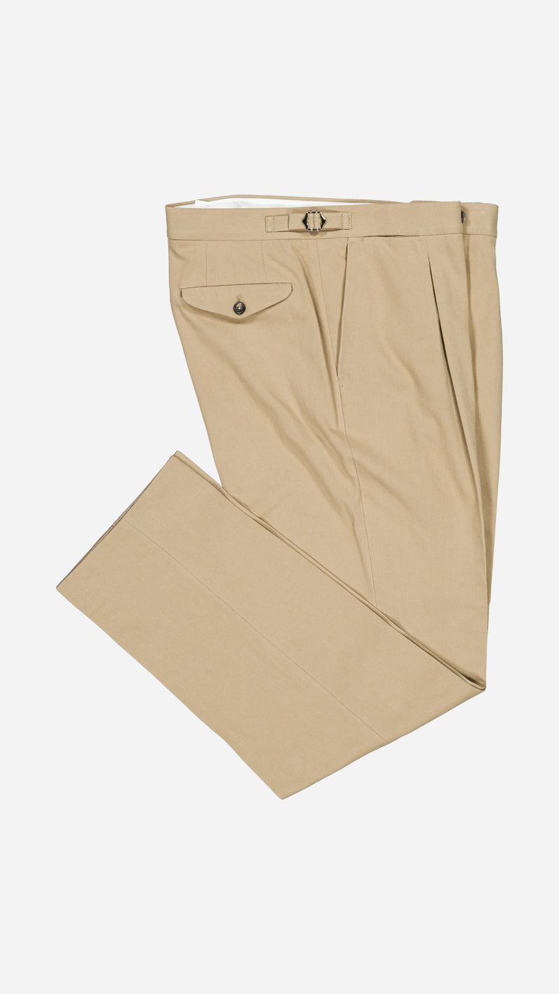 Le Pantalon chino Léo coloris mastic en coton japonais - vue à plat - Collection AH 2025 - Maison Gabriel Paris