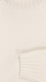 Zoom tissu sur le pull Basile en laine et cachemire blanc col roulé - vue de détail - de la Maison Gabriel Paris