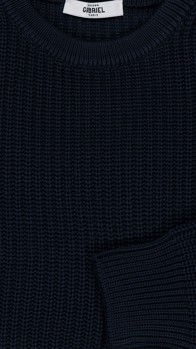 Zoom tissu du pull Jean-Paul en côtes anglaises col rond coloris bleu marine de la Maison Gabriel Paris