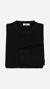 Le pull Jean-Paul en côtes anglaises col rond coloris noir - vue pliée- de la Maison Gabriel Paris