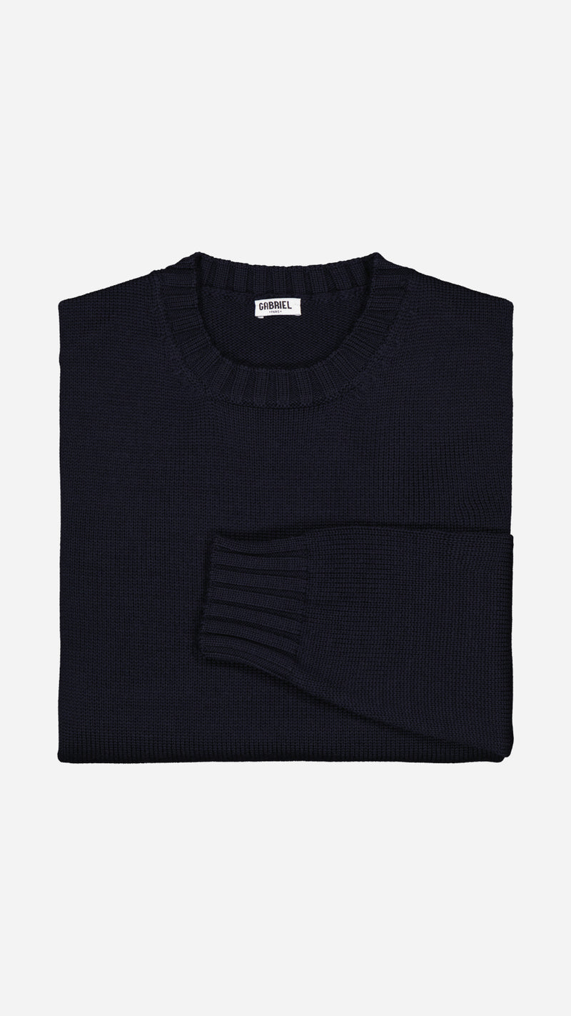 Le pull Tom en laine mérinos couleur navy à col rond de la Maison Gabriel Paris
