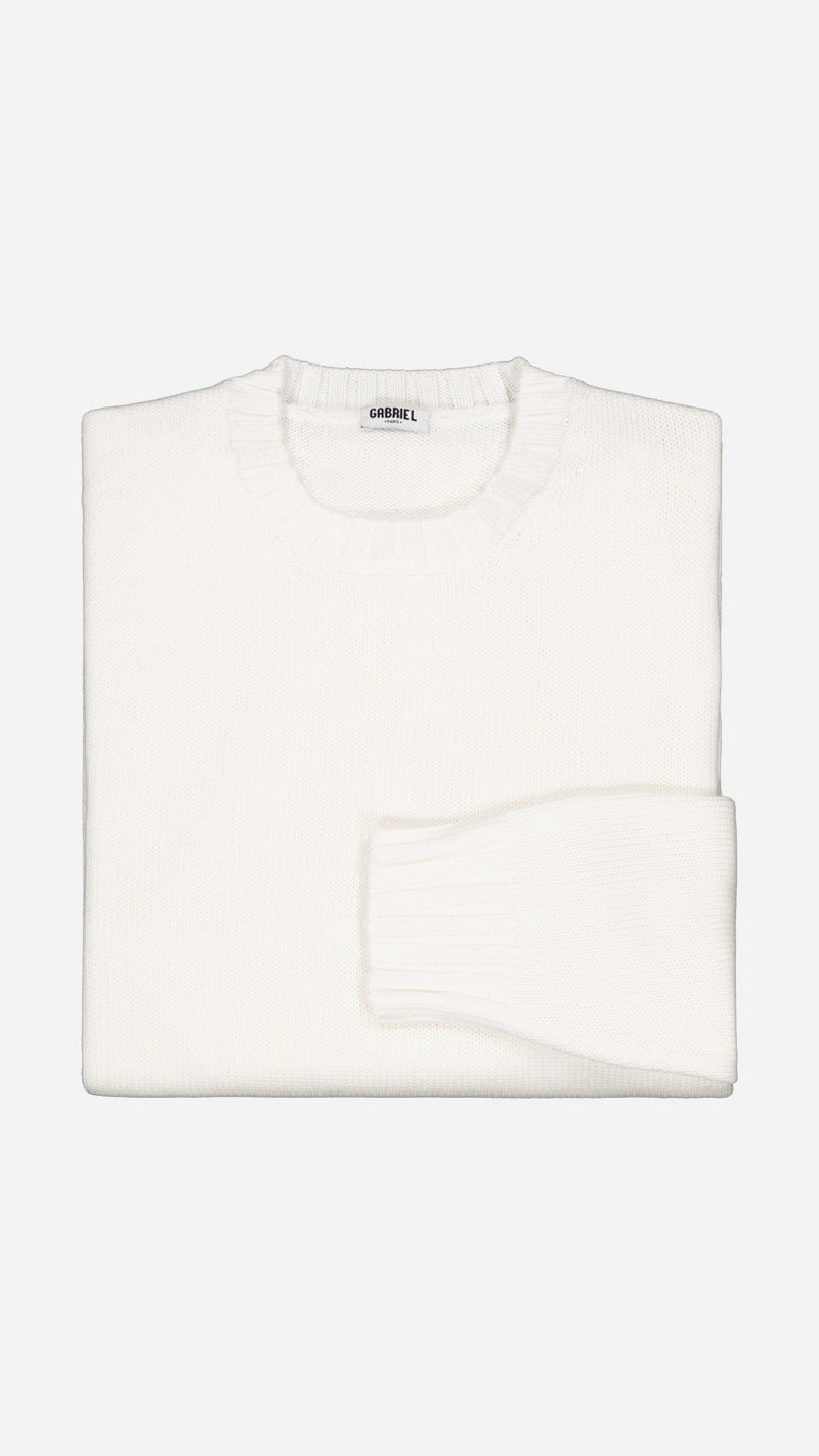 Le pull Tom en laine mérinos blanc col rond de la Maison Gabriel Paris