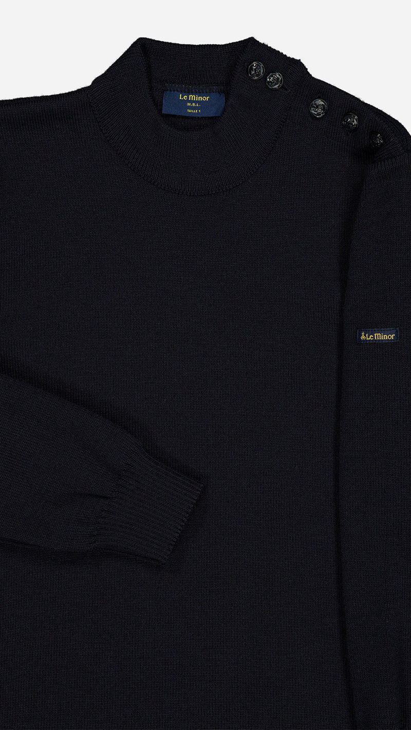 Pull marin Erwann en laine bleu nuit LE MINOR - Vue à plat - Collection Automne Hiver 2025 - Maison Gabriel Paris
