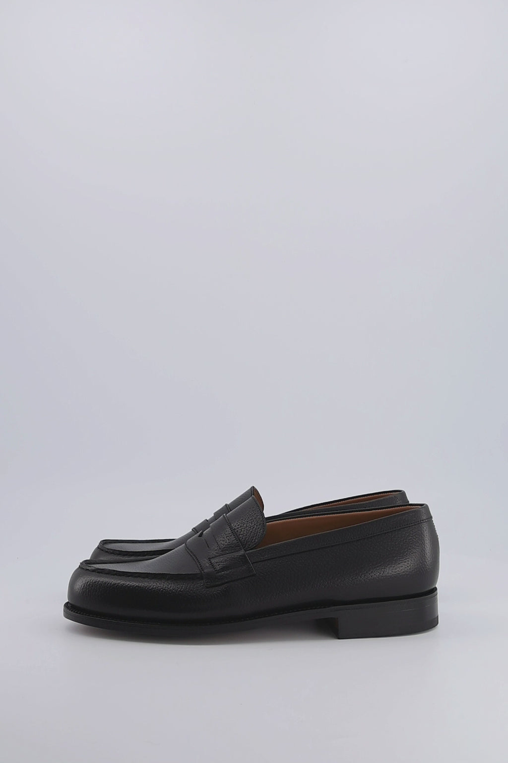 Vidéo du mocassin 180 en cuir veau grainé noir, collaboration J.M. Weston x Gabriel, vue 360°, de la Maison Gabriel Paris