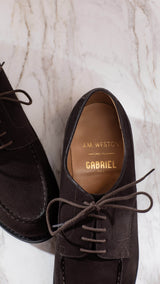 Le derby golf en cuir veau velours marron, collaboration J.M. Weston x Gabriel, vue de dessus détail, de la Maison Gabriel Paris
