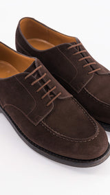 Le derby golf en cuir veau velours marron, collaboration J.M. Weston x Gabriel, vue de dessus détail, de la Maison Gabriel Paris