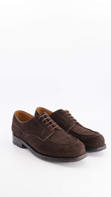 Le derby golf en cuir veau velours marron, collaboration J.M. Weston x Gabriel, vue de 3/4 de la Maison Gabriel Paris